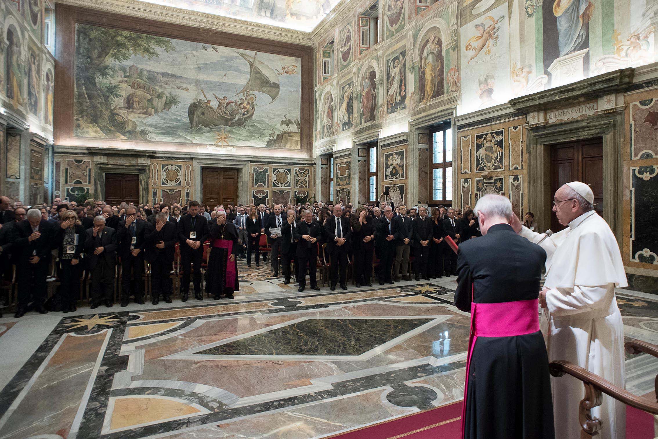 Sala Clementina - Papa Francesco benedice la stampa e l’editoria italiana